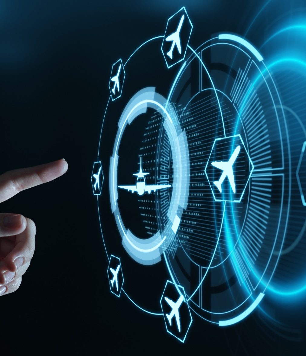 Hologramm eines Flugzeugs wird berührt